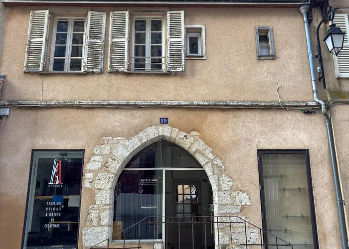 Studio Parvis Cloitre Notre Dame