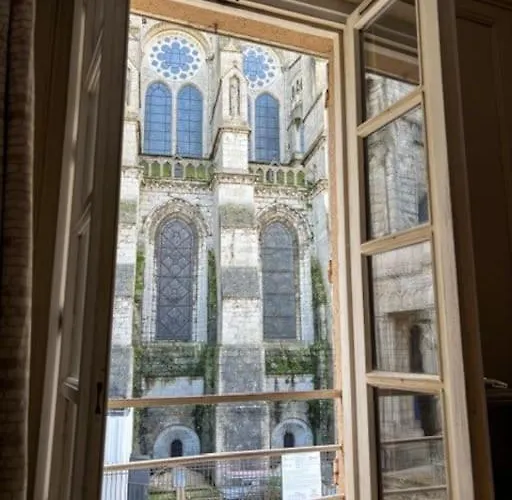 Studio Parvis Cloitre Notre Dame