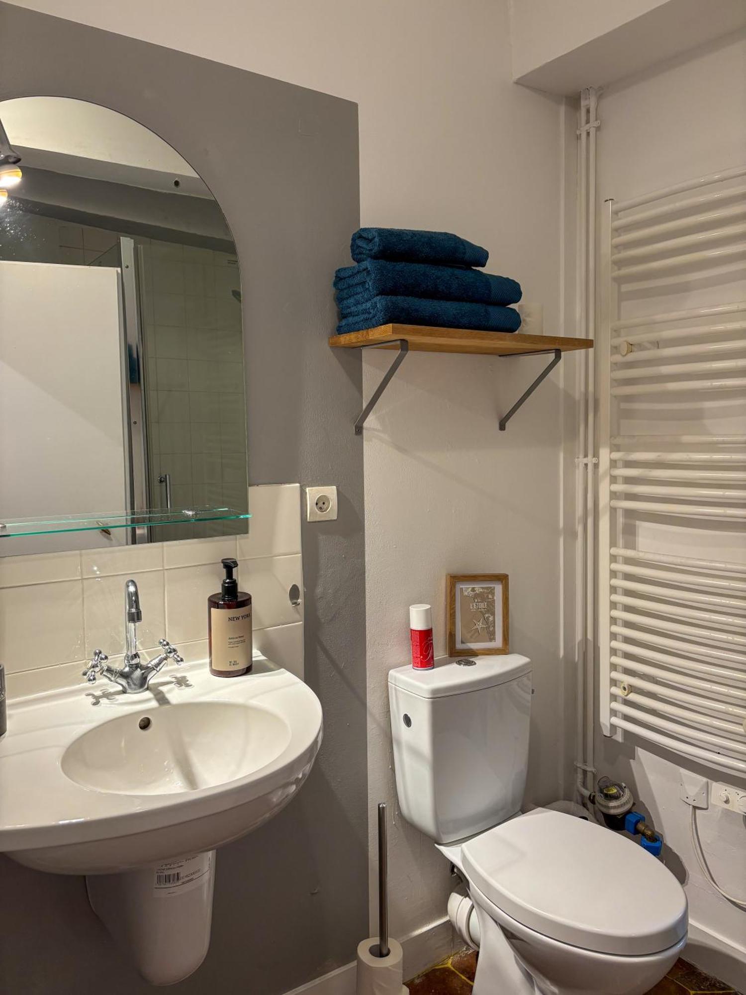 Apartment Parvis Cloitre Notre Dame
